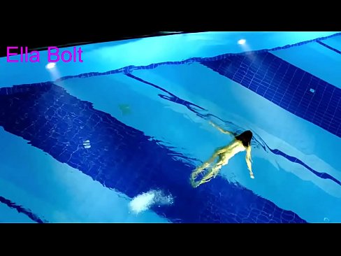 ❤️ No puedo dejar de mirar, joven rubia pillada nadando desnuda en la piscina del complejo ELLA BOLT ️ Video de porno de calidad en es.appassistance.ru ❌️