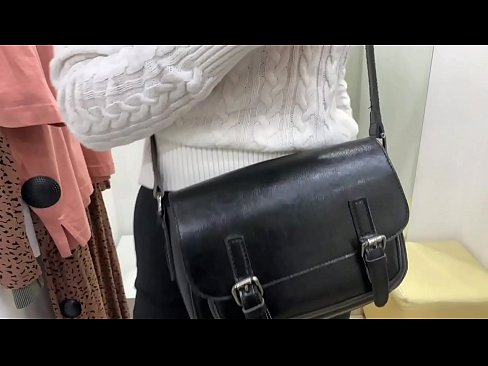 ❤️ Masturbación pública de la joven zorra FeralBerry con un consolador en el probador ️ Video de porno de calidad en es.appassistance.ru ❌️